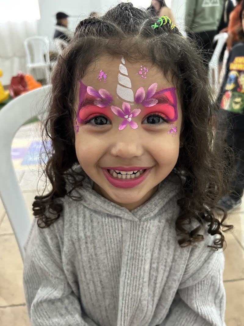 Van Kids - Pintura facial, escultura em balões, locação de brinquedos.