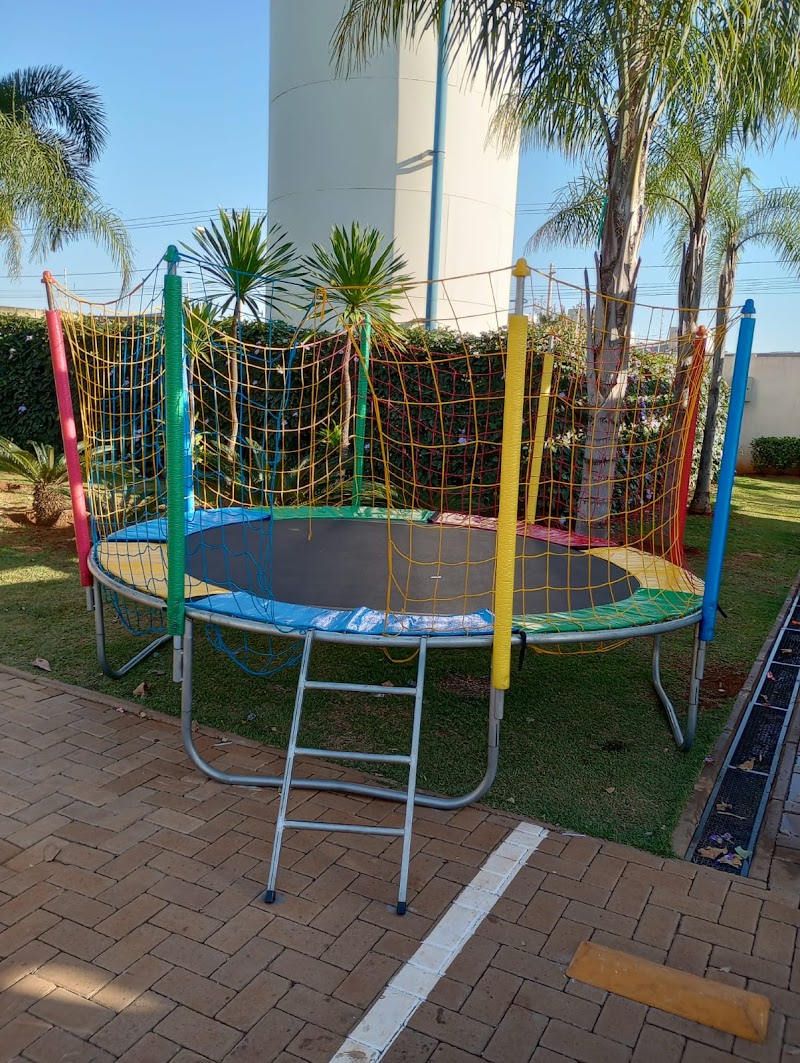 Renato Locação de Brinquedos - Castelo Inflável, Tobogã, Pula Pula, Piscina Bolinha, Pebolim, Ping Pong, Mesas e Cadeiras.