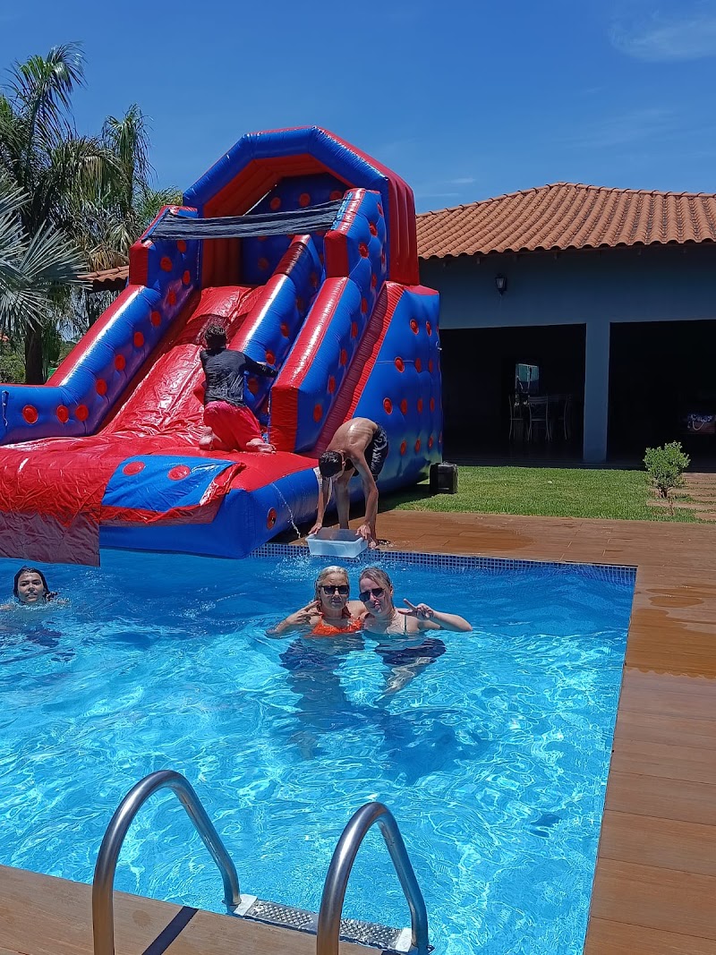 Helô kids locação de brinquedos para festa aluguel de pula pula, tobogãs e futebol