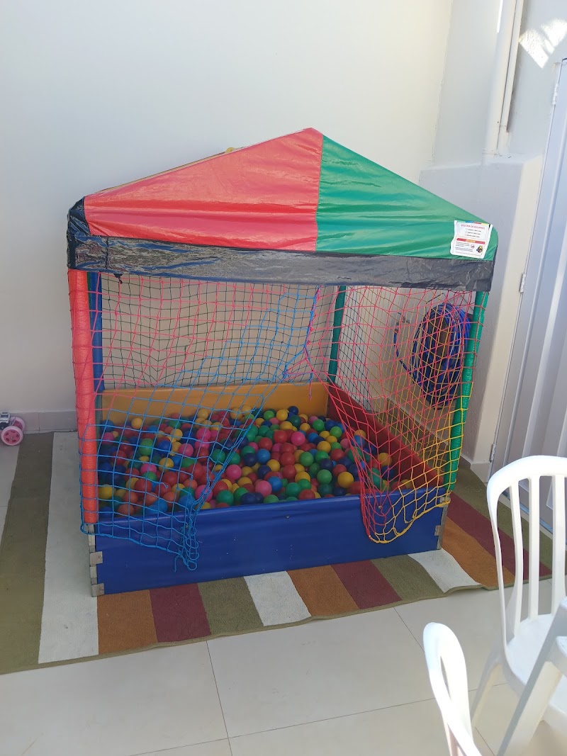 Mary Festas Locações de mesas e Brinquedos,pula pula piscina de bolinhas,Pebolim,Forros oxford