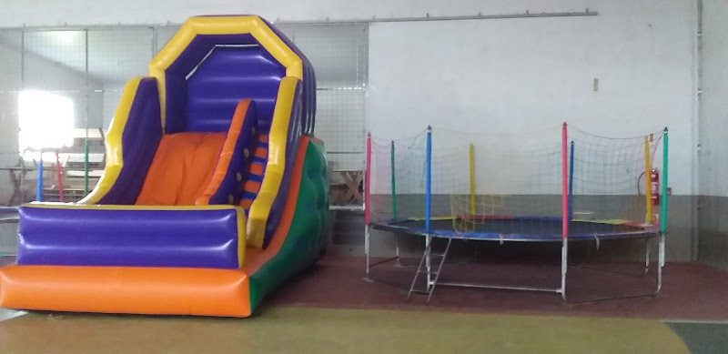 Chiclets festas (locação de brinquedos).