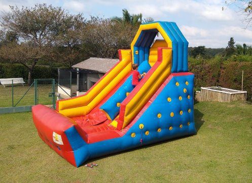 Locações de Brinquedos Infláveis e Palhaço Tio Vela
