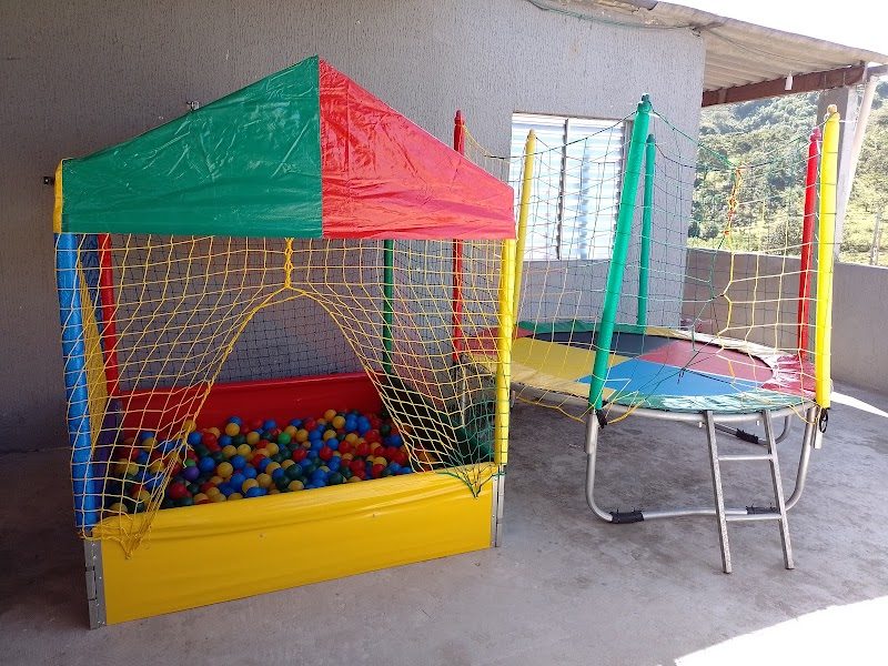 Locação e aluguel de brinquedos: alegria de criança. Samantha e Bruno.