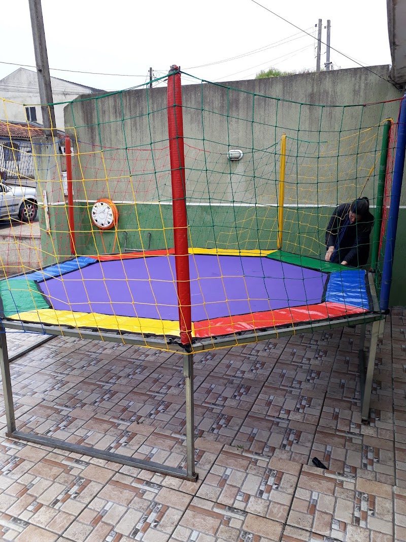 Ari kids,cama elástica, piscina de bolinhas,pebolim,mesas e cadeiras